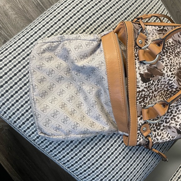 Black Tote Bag with Spacious Interior and Durable Material - Picture 5 of 5